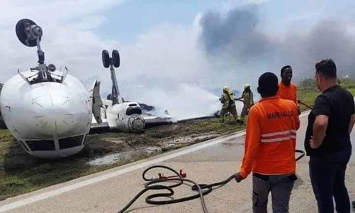 菲墜機事故人員傷亡、菲軍機墜毀畫面從人群頭頂低空飛過